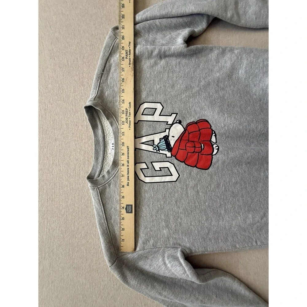 Gap Kids Snoopy Christmas Gray Sweater Pull Over